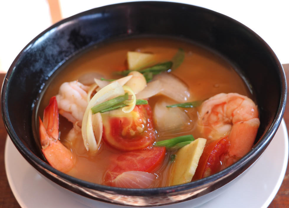 tom yam kung,tom yum,tom yum kung,kung,hot,sour,soup,thai recipe,cooking class,khao lak